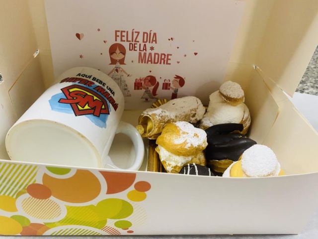 1/2 PASTELES Y TAZA DIA DE LA MADRE 